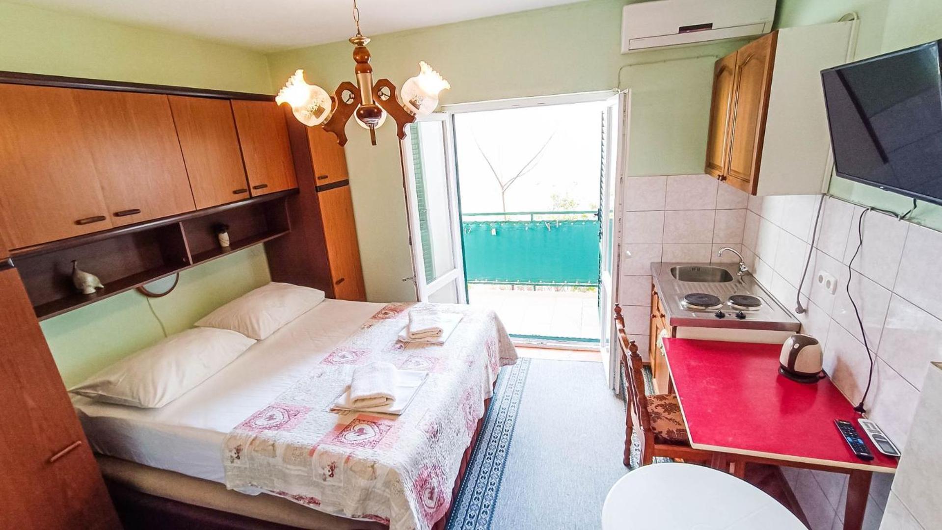 Ines - 15 Meters From The